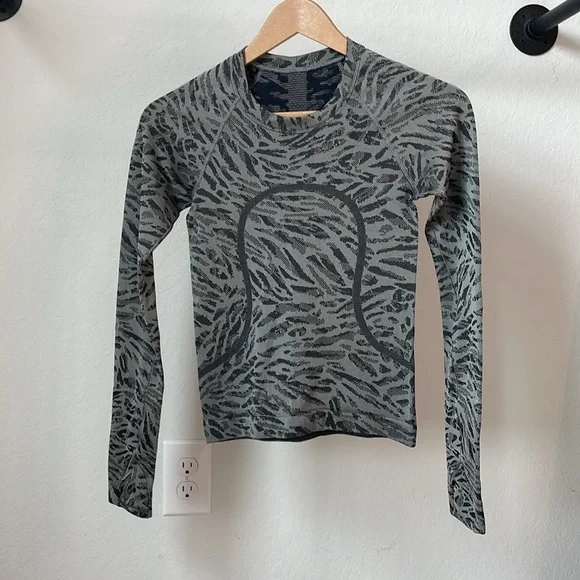Lululemon Swiftly Tech Long Sleeve Shirt 2.0 *Race Length - Picture 4 of 9